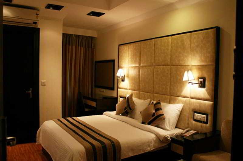 Hotel Green Valley Yeni Delhi Dış mekan fotoğraf